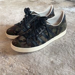 Steve Madden army green sneakers, size 10